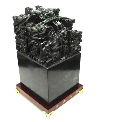 居家办公室摆件九龙玉玺泰山墨玉