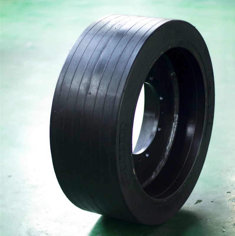 厂家批发适用于W100 轮式维特根铣刨机前轮轮胎620x230x455