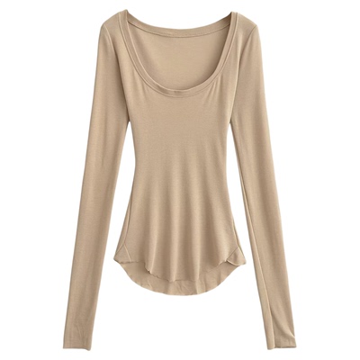 纯欲拿捏超薄大U领T恤