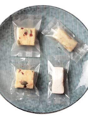 牛轧糖蛋黄雪花酥奶枣机封饼干