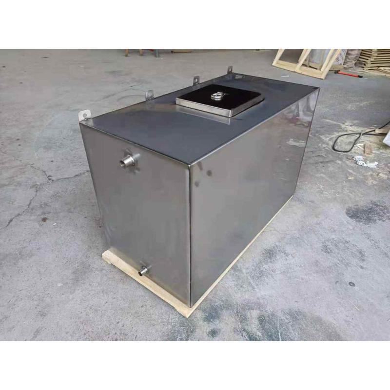 304不锈钢壁挂式家用卧式储水罐蓄水桶屋顶太阳能水塔储水箱