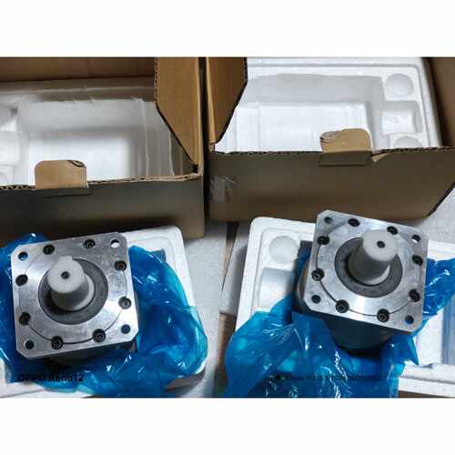 议价新立盈AB090G10行星减速机东西如图所示非常漂亮维修