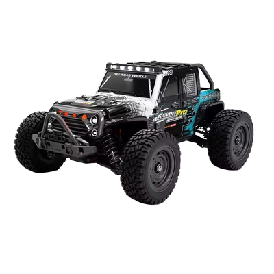 握紧方向盘，油门踩到底