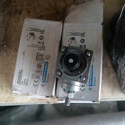 议价施耐德Telemecanique限位开关ZCKE05C，原装维修