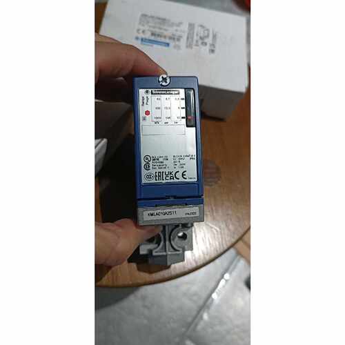 议价全新施耐德XMLA010A2S11压力开关原装正品23年维修