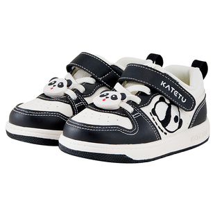 卡特兔儿童皮面休闲鞋2026年新款春季男童防滑板鞋女童软底熊猫鞋