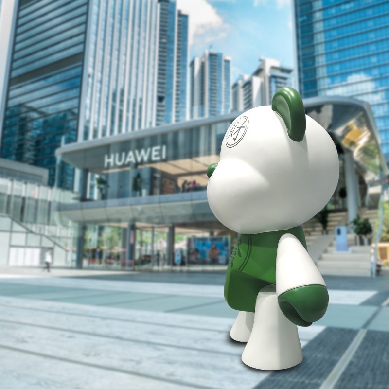 卡通雕塑kaws商场美陈IP熊手工玻璃钢摆件企业网暴力红公仔打卡