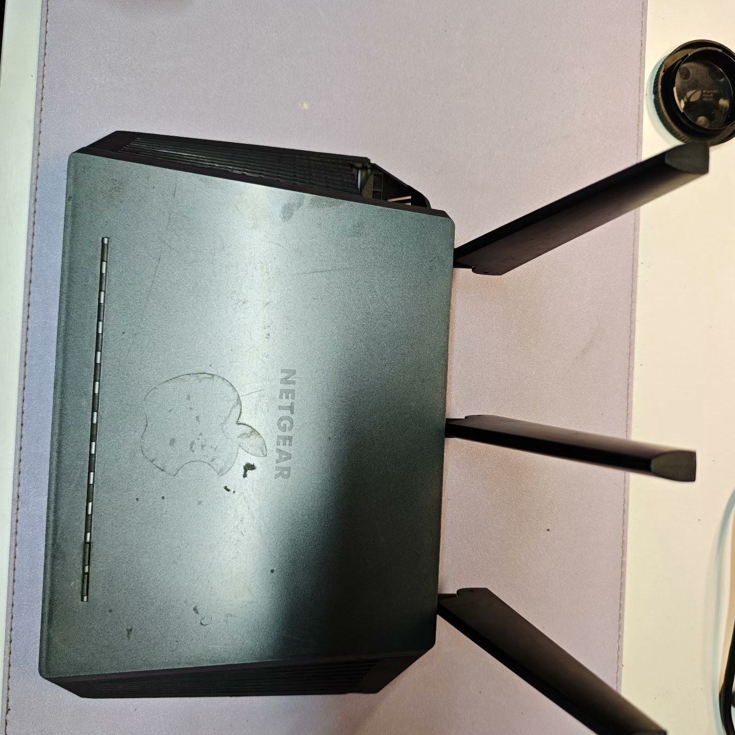 【请询价】NETGEAR夜鹰R7000，无电源，一角塑料件断裂缺