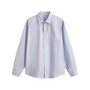 COLN条纹衬衫自带的高质感和松弛感让你做到人群中挪不开眼的干净