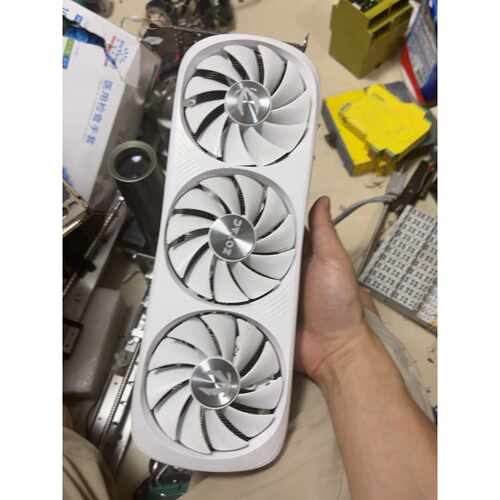 索泰GeForce RTX 4080 SUPER TRINI