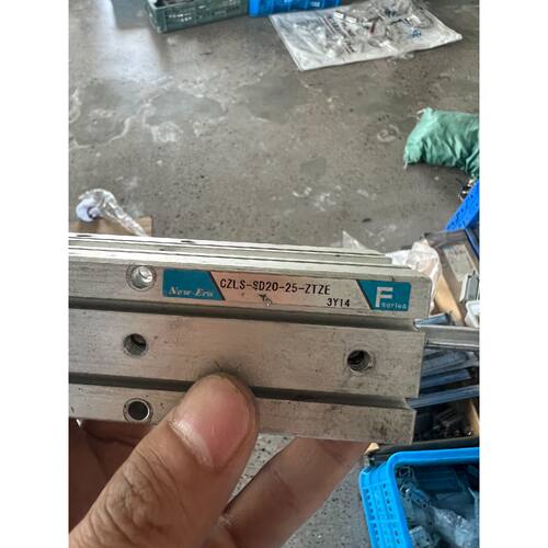 询价下单几乎全新New Era滑台气缸 CZLS-SD20-25-Z