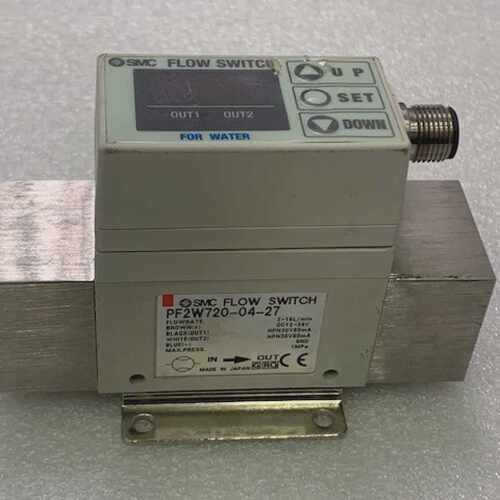 SMC PF2W720-04-27 2-16L/min DC12-24V 1 MPa Water Flow Switch