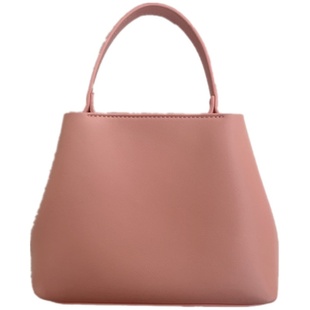 小众自制夏新品草莓粉斜挎水桶包迷你手提包韩气质高级感单肩小包