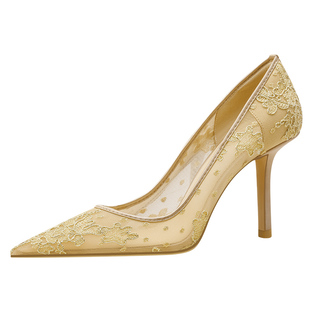 rosecastle新娘婚鞋金色尖头细跟蕾丝高跟鞋女春夏小众宴会礼服鞋