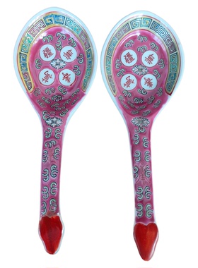 万寿无疆60年代时期瓷勺子一对复古装饰摆件红色瓷器贴花汤匙摆件