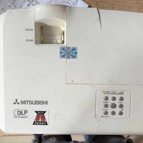 三菱gx335投影，带3d功能，带hdmi接口，亮度高，功能