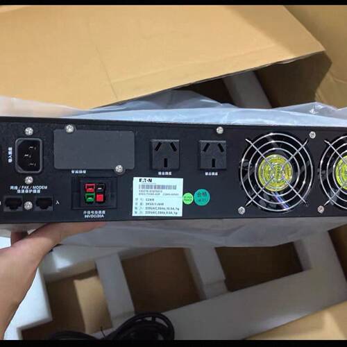 议价[余货全新]山特不间断电源 UPS电源 型号：C2KR 原装配件齐全