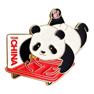 米兰新品中国国家队熊猫运动钢架雪车徽章文创礼品送礼收藏必备