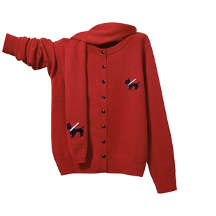 她池单排扣针织衫2026春装新款女装圆领宽松款喜庆新年红正肩开衫