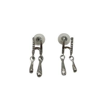 银色几何水滴耳环女2025新款爆款小众设计耳钉时尚气质双耳洞耳饰