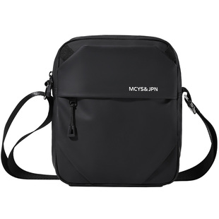 斜挎包男士单肩包休闲小背包时尚潮流百搭轻便通勤手机包爸爸男包