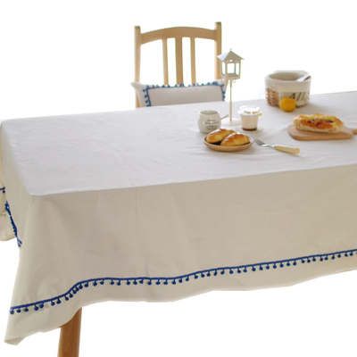 北欧风白色纯棉蓝色毛球桌布