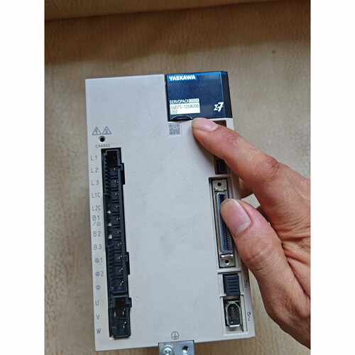 议价安川伺服驱动器SGD7S120A00B202商品实物拍摄适用
