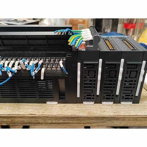溢价-汇川PLC H3U-3232MT，件，成色还可以，，接口