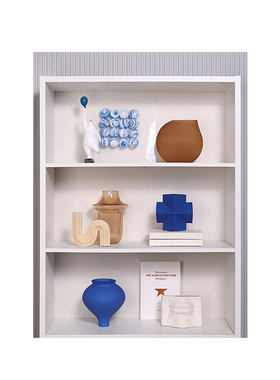 现代简约风样板间家居装饰品