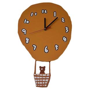 小熊环游世界挂钟简约可爱挂钟摇摆装饰时钟网红挂钟石英挂钟表
