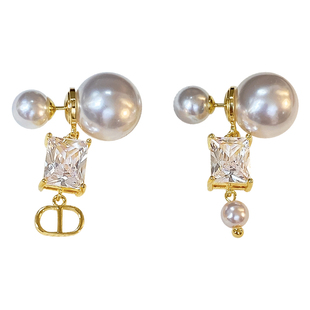 韦雪同款双面珍珠耳环女不对称猪鼻子字母锆石吊坠耳钉高级感耳饰