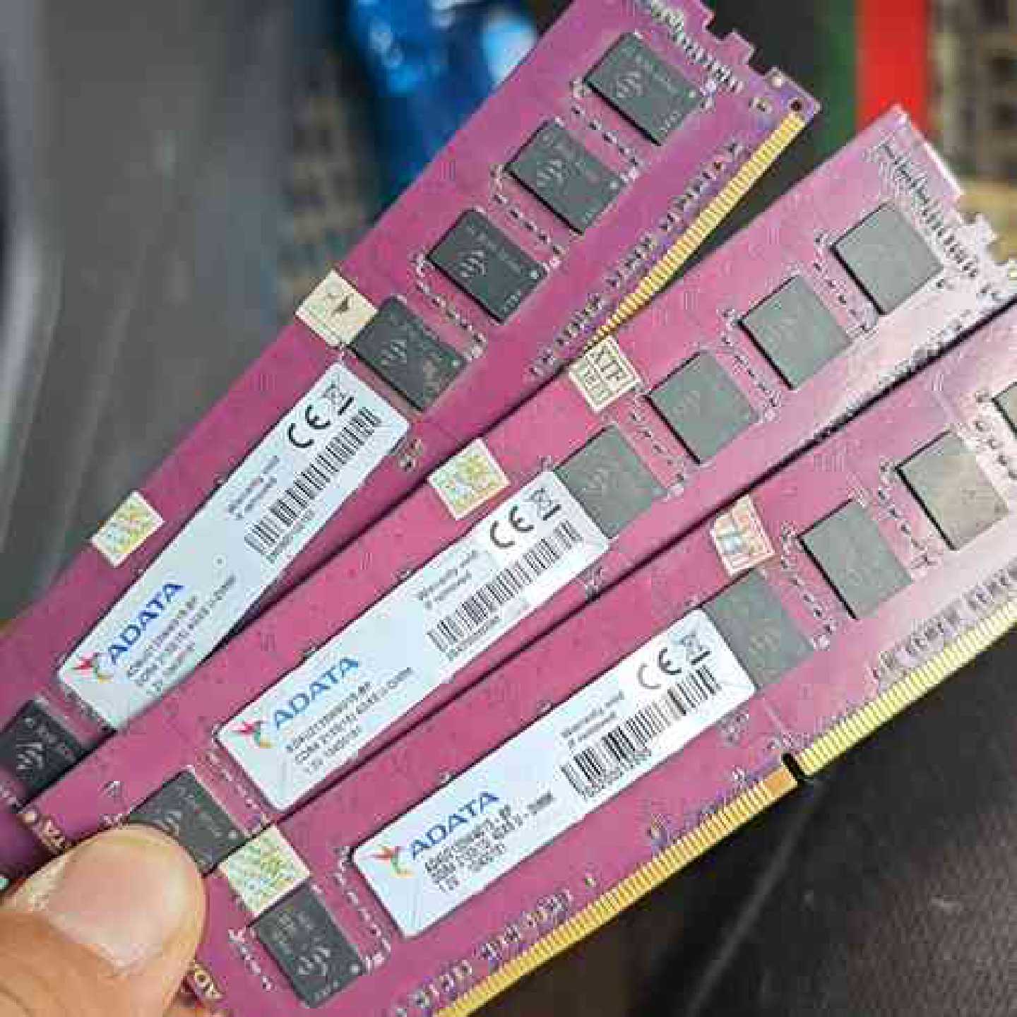 议价威刚ADATA DDR4 2133 4G记忆体，成色如图，拆