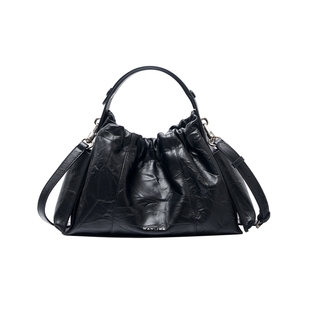 万里马手抓纹真皮云朵包女2026年新款三角包手提包妈妈包斜挎包