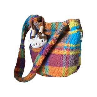 可爱少女毛绒绒小包包女生秋冬水桶包大学生复古学院风休闲斜挎包