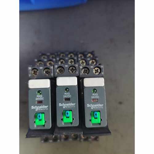 下单前咨询拆机正品施耐德继电器，型号RXG22BD 24VDC，带底座