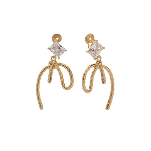 气质扭结设计几何线条耳环方形锆石蚊香盘耳夹现代感金银双色耳饰