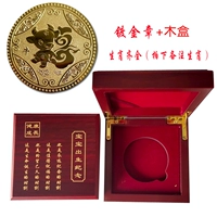 Монеты, деревянная коробка