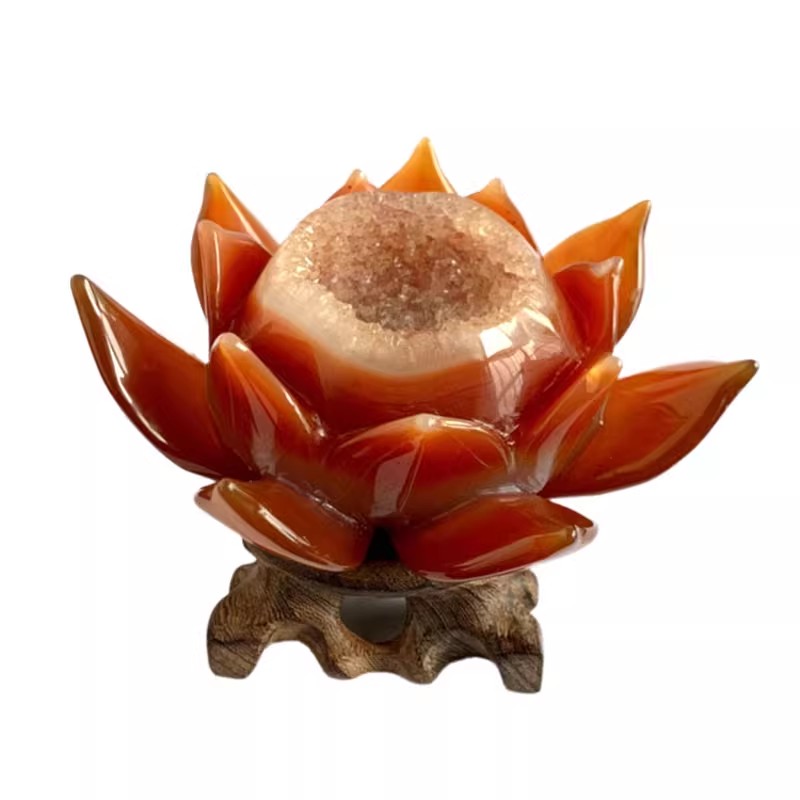 天然玛瑙雕刻莲花摆件水晶洞礼佛