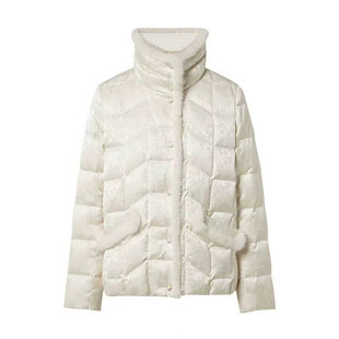 2025年拉珂新款冬季奢雅提花毛领白色短款立领珍珠扣淑女风羽绒服