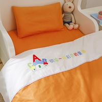 Оранжевая красная лоскутная вышитая цветочная пружина и осенний бархатный бархатный бар.