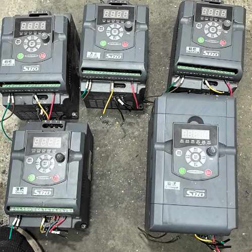 溢价-中驱ZQ100M-1R5G3-B变频器1.5KW共两台，