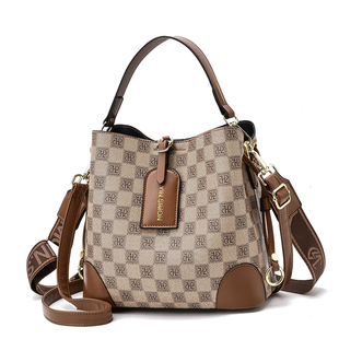 大气轻奢水桶小包包女手提宽带老花女包秋冬复古大容量单肩斜挎包