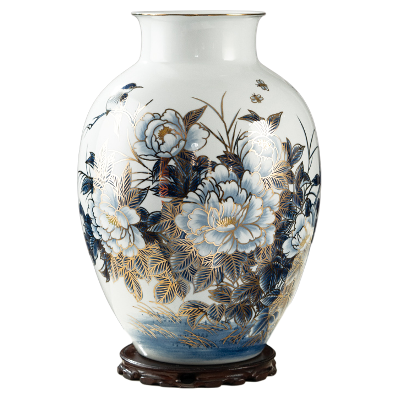 大师手绘描金青花瓷牡丹花瓶