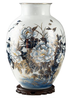 大师手绘描金青花瓷牡丹花瓶
