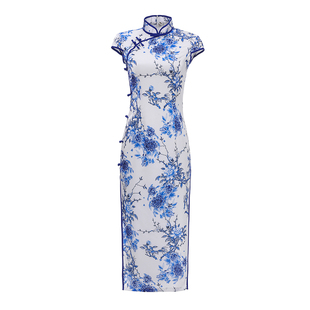 旗袍长款优雅年轻款少女2024春款改良复古中国风走秀纯白色青花瓷