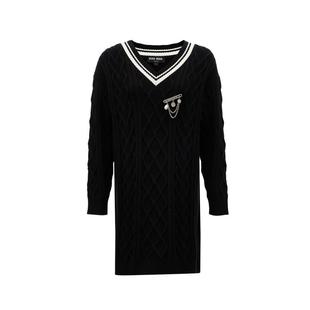 绫致VeroModa针织连衣裙秋冬V领中长裙学院风钩花胸针