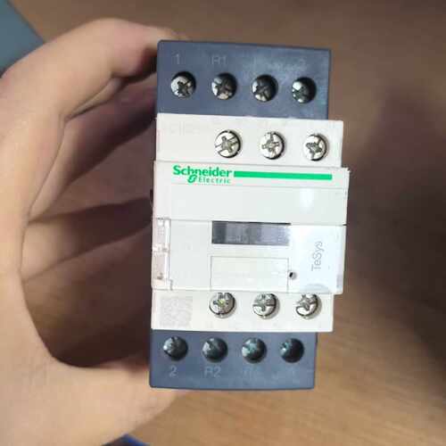 下单前咨询施耐德 四极接触器 LC1D258M7C，Ac220V