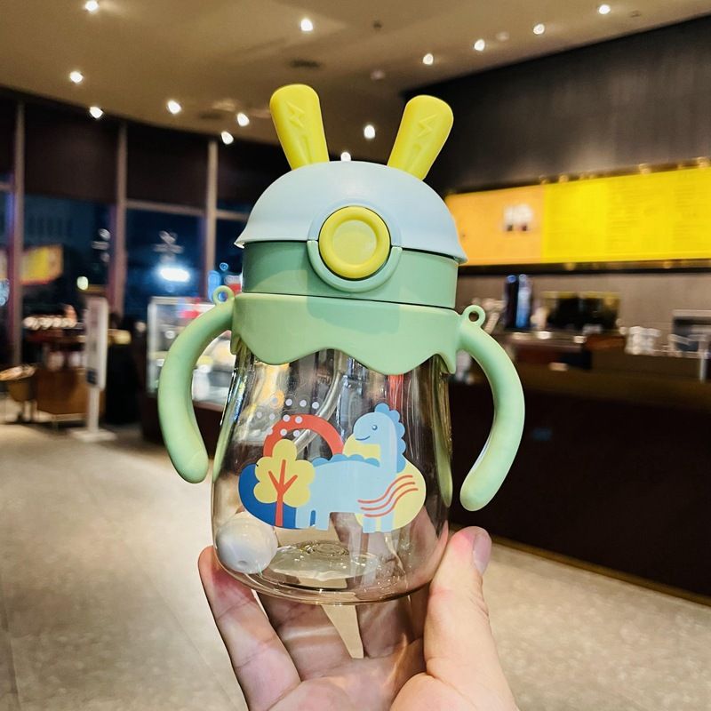 新款学饮杯塑料吸管杯儿童喝奶喝水杯两用带手柄背带杯子宝宝奶瓶