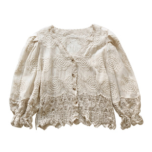 2023早春新款法式复古百搭V领镂空钩花长袖单排扣宽松衬衫上衣女