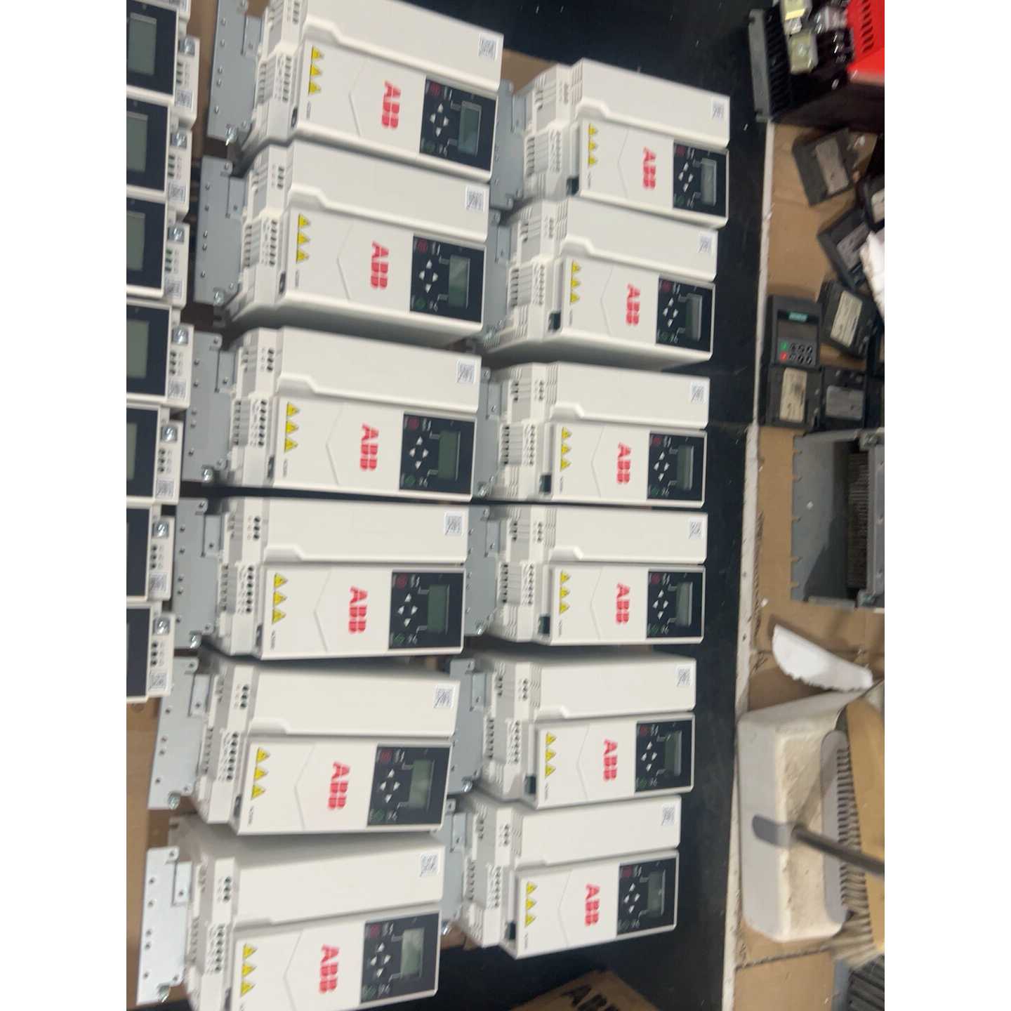 议价ABB变频器ACS180-04N-12A6-4 12台,成色